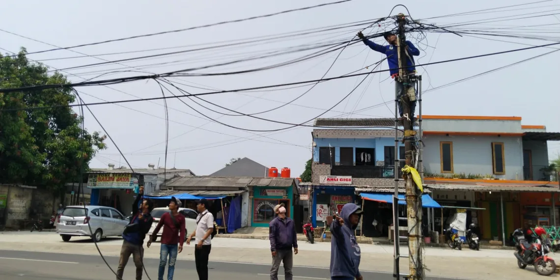 Pelebaran Simpang Jalan Pondok Jagung Timur dan Pondok Jati Terkendala Tiang dan Kabel PLN dan Provider Internet