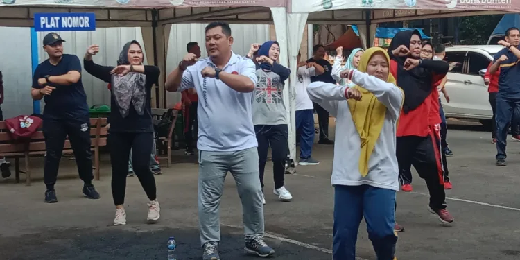 Pegawai UPTD Samsat Cikokol Tangerang Rutin Ikut Senam Pagi