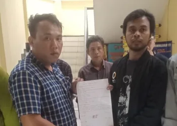 Terprovokasi Kabar Hoax Penculikan Anak, Warga Rusak Kendaraan Travel, Sopirnya Babak Belur Dipukuli