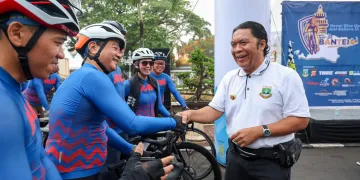 Pj Gubernur Al Muktabar Lepas Peserta Sepeda Tour de Banten 2023