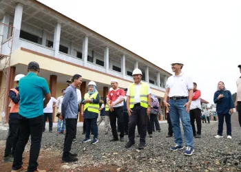 Perluas Akses Pendidikan, Pj Gubernur Banten Al Muktabar Tinjau Pembangunan SMKN 18 Pandeglang