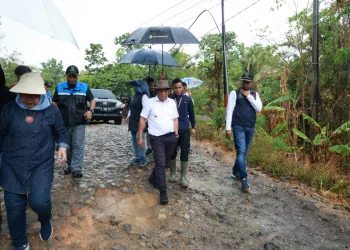 Tinjau Jalan Menuju TNUK, Pj Gubernur Al Muktabar : Pemprov Banten Akan Bangun Jalan Sumur – Ujung Jaya