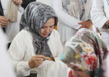 Dukung Potensi Kriya, TP PKK Provinsi Banten Lakukan Kunjungan Pelaku Usaha Perempuan di Daerah Wisata Tanjung Lesung