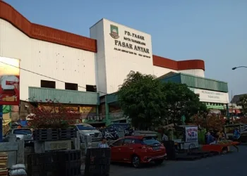 Pedagang Pakaian dan Tekstil Pindahkan Barang Dagangan Jelang Revitalisasi Pasar Anyar Tangerang