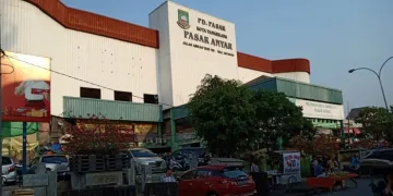 Pedagang Pakaian dan Tekstil Pindahkan Barang Dagangan Jelang Revitalisasi Pasar Anyar Tangerang