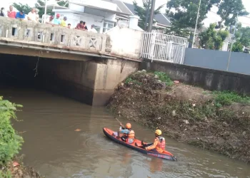 Anak Tenggelam di Kali Angke Ciledug Tangerang Ditemukan Sudah Meninggal