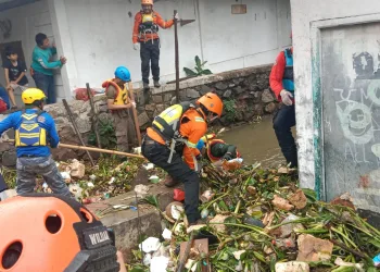 Pekerja Warung Pecel Lele Hanyut Terseret Arus Kali Angke Ciputat