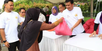 Pj Bupati Tangerang Tekan Inflasi Lewat Bazar, Harga Normal Rp 150 Ribu, Dijual Rp50 Ribu