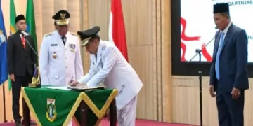 Pj Gubernur Banten Al Muktabar Lantik Yedi Rahmat Sebagai Pj. Wali Kota Serang