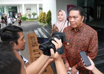 Penyerahan Sertipikat Tanah, Pj Gubernur Banten Al Muktabar: Turut Dorong Perekonomian Masyarakat
