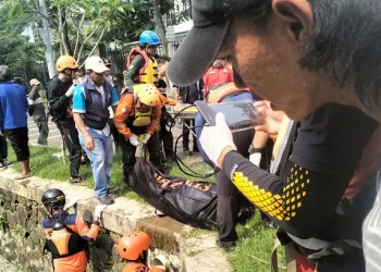 Hanyut di Kali Angke Ciputat, Pedagang Pecel Lele Ditemukan Sudah Tak Bernyawa di Kali Taman Menteng