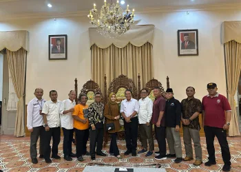 Terima Serikat Pekerja, Pj Gubernur Al Muktabar: Kita Akan Sampaikan Masukan dan Saran ke Kemenaker