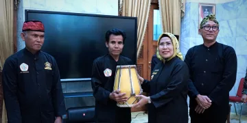 Terus Dukung Budaya Silat, Bupati Serang Berikan Bantuan Gendang kepada Paguron