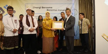 Ketua FORPAK Banten Terima Penghargaan KPK