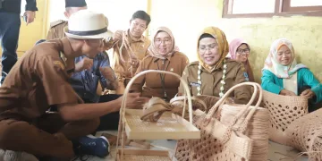 Bupati Serang Optimalkan Kerajinan Bambu Tegalmaja