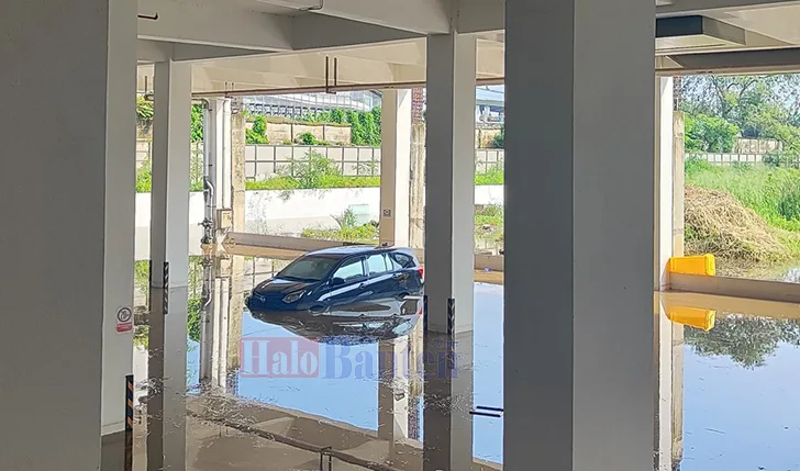 Basement Apartemen Serpong Garden di Cisauk Tangerang Banjir 1 Mater, Puluhan Mobil Terendam