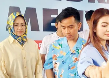 Dua Wanita Cantik Ini Setia Dampingi Gibran Kampanye di Kota Tangerang!