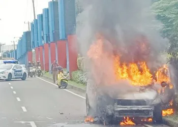 2 Mobil dan 2 Motor Terlibat Tabrakan di Serpong Tangerang Selatan, 1 Mobil Hangus Terbakar