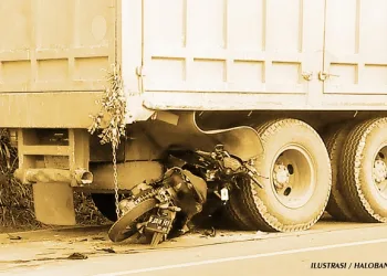 Pemotor Tabrak Truk di Jalan Boulevard Utara BSD Tangerang, Sopir Truk Tancap Gas