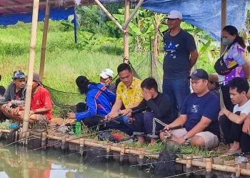 Caleg Muda Golkar Ajak Masyarakat Jelupang Mancing Ikan