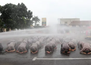 Naik Pangkat, 122 Personil Polres Metro Tangerang Kota Sujud Syukur