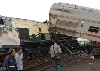 Dua Kereta Api Tabrakan di Bandung, 4 Orang Tewas