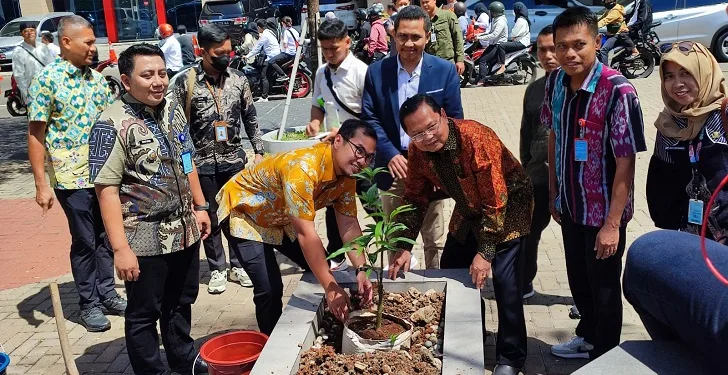 KPU Tangsel Sebar 26.900 Bibit Pohon, Berharap Dapat Mengganti 3,12 Ton Kertas