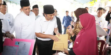 Pj Bupati Tangerang dan Pj Gubernur Banten Santuni Keluarga 6 Anggota KPPS yang Meninggal