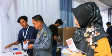 Pj Wali Kota Tangerang Beserta Istri dan Anak Nyoblos di Jaktim