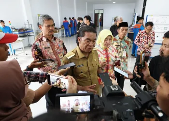 Perkuat Kompetensi Siswa SMK, Pj Gubernur Banten Al Muktabar Dorong Optimalisasi Aset Sekolah