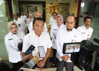 Pj Gubernur Banten Al Muktabar Serahkan LKPD 2023 Unaudited ke BPK