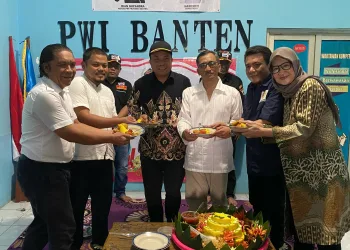 Pj Gubernur Banten Al Muktabar Beri Kejutan ke PWI Banten