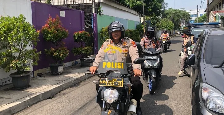 Polri dan TNI Dampingi Bawaslu Kota Tangerang Turunkan Alat Peraga Kampanye