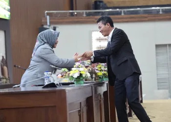 Pj Sekda Provinsi Banten Virgojanti Terima Hasil Reses DPRD