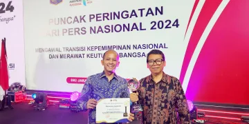 IPOL.ID Raih Adinegoro Award 2023, Presiden Jokowi Salami Para Pemenang