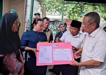 Pj Gubernur Banten Kunjungi Keluarga Petugas KPPS di Tangerang Selatan Yang Meninggal Dunia