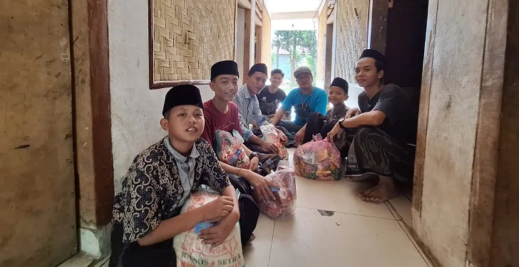 Peduli Kenaikan Harga Beras, Komunitas di Tangerang Berbagi Beras Gratis