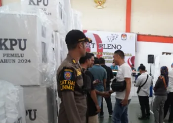 Puluhan Petugas Satpol PP Jaga Keamanan Rapat Pleno Penghitungan Suara di 29 Kecamatan