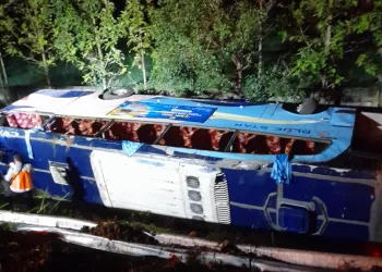 Penyebab Bus Rombongan Warga Ciputat Timur Tangsel Terguling di Tol Cipali Diduga Roda Depan Lepas
