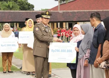 Pemkab Tangerang Serahkan Santunan untuk Petugas Pemilu yang Meninggal Dunia
