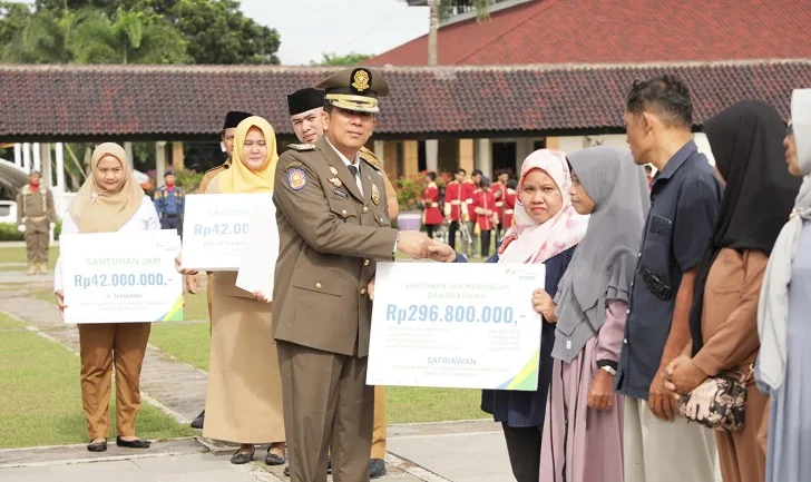 Pemkab Tangerang Serahkan Santunan untuk Petugas Pemilu yang Meninggal Dunia