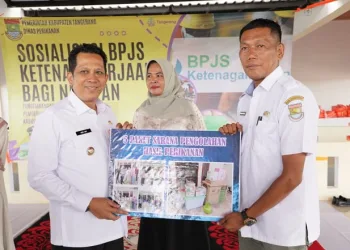 Pj Bupati Tangerang Berikan Premi Jaminan BPJS 300 Nelayan