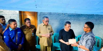 Benyamin Serahkan Santunan Kematian Jasa Raharja Korban Kecelakaan Bus di Tol Cipali