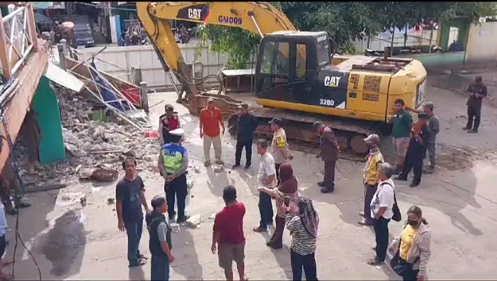 Pemprov Banten Bongkar Bangunan Ilegal di Situ Cipondoh Tangerang