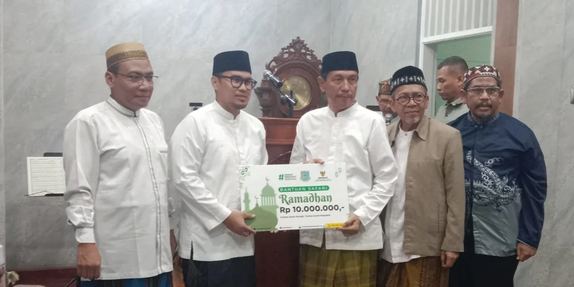 Yayasan Masjid Dzarratul Muthmainnah Batan Indah Rutin Beri Beasiswa Kepada Yatim dan Dhuafa