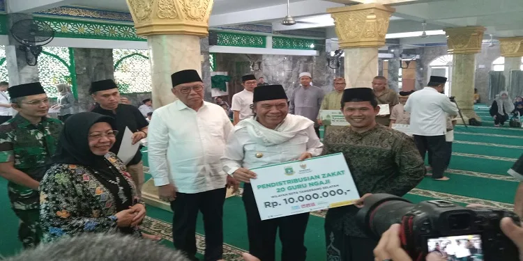 Berkah Ramadhan di Lengkong Gudang Serpong, Pj Gubernur Banten Kenalkan Mesin Beras