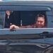 Diteriaki Massa, Camat Setu Hanya Lambaikan Tangan dari Mobil Saat Aksi Demo Penutupan Jalan Raya Puspiptek oleh BRIN