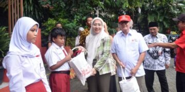 PMI Kota Tangerang Salurkan Bantuan Alat Sekolah Pada 300 Siswa SD Tidak Mampu