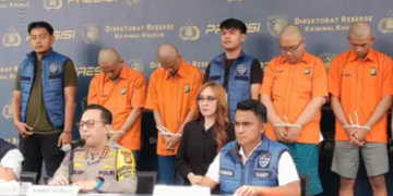 Jajaran Polda Metro Jaya Ungkap Markas Judi Online di Tangerang, 11 Orang Diringkus!
