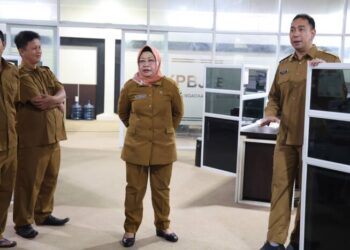 Hari Pertama Pasca Cuti Lebaran 2024, Pj Sekda Provinsi Banten Virgojanti Kunjungi Sejumlah OPD